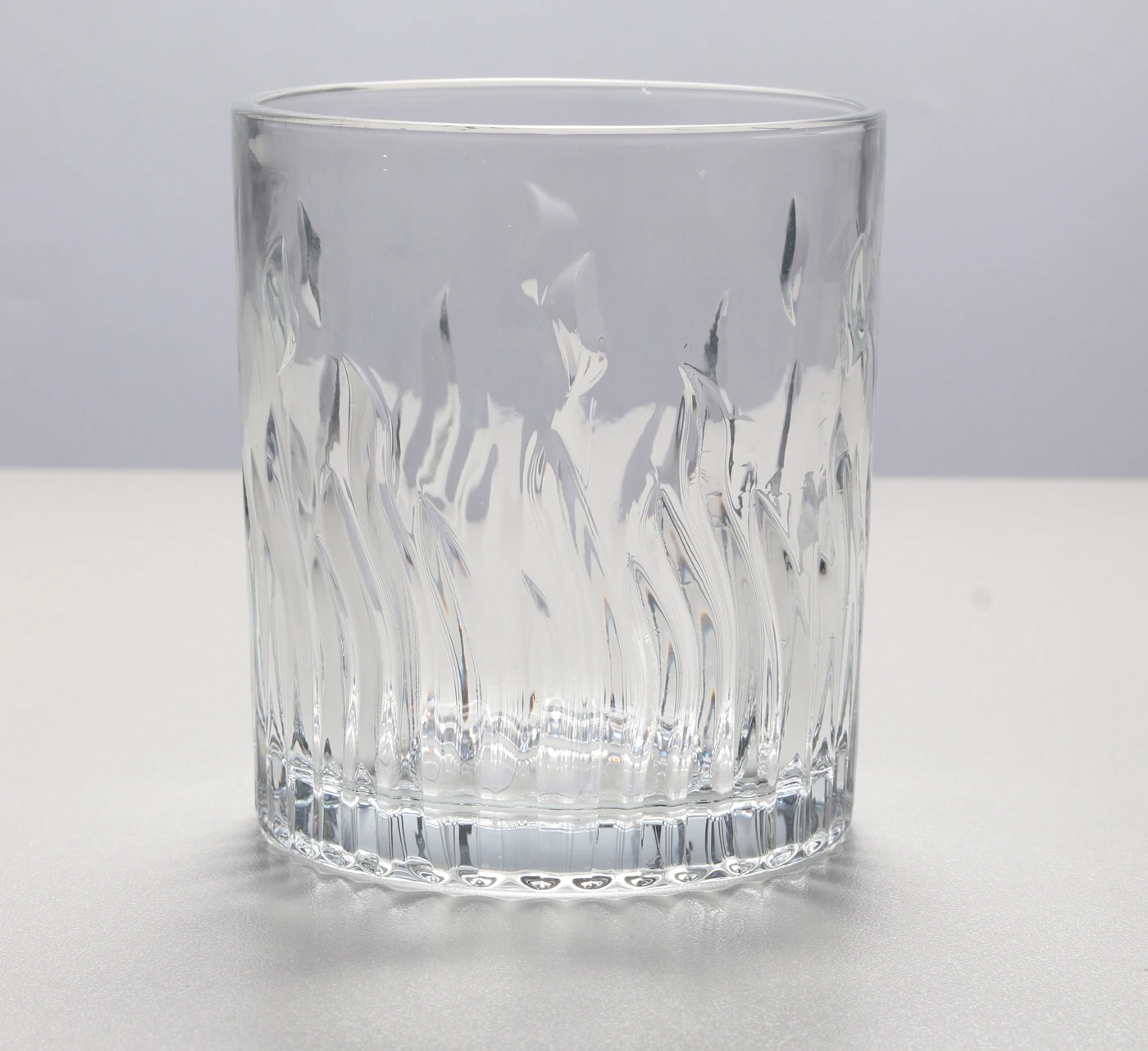Flame-pattern rocks glass