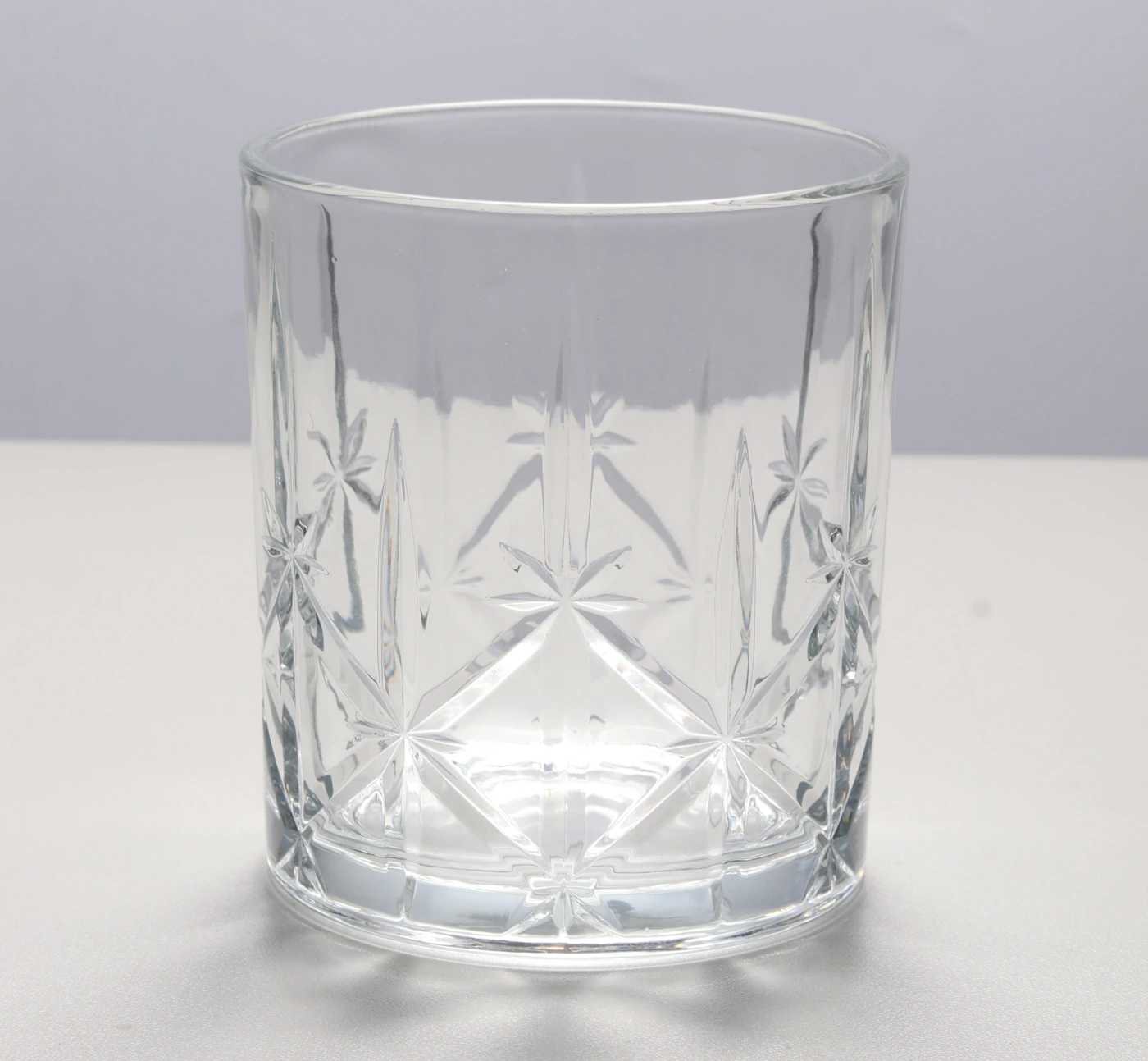 Star-pattern rocks glass