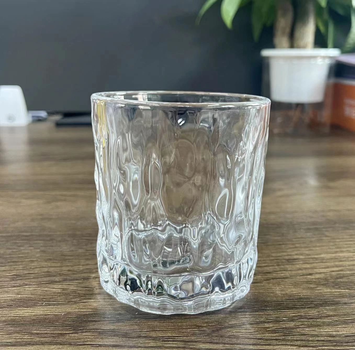 Diamond-texture tumbler