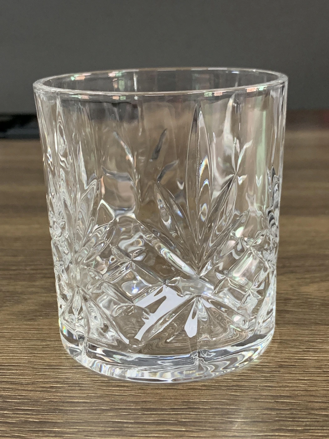 Diamond-texture tumbler
