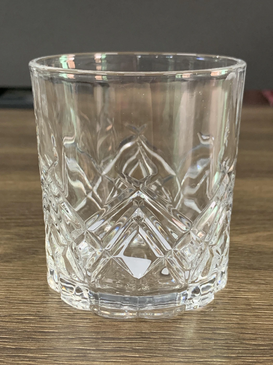Cut-pattern tumbler