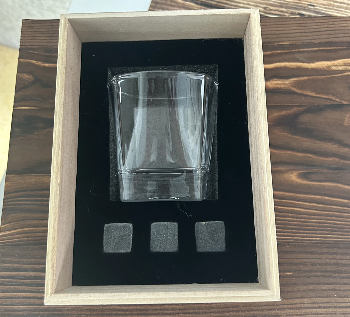 Single-glass wooden gift set
