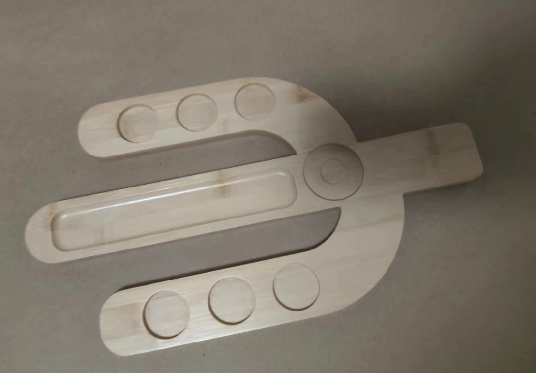 Guitar-shaped serving board