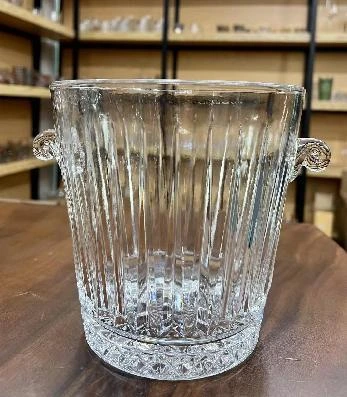 Textured pouring glass