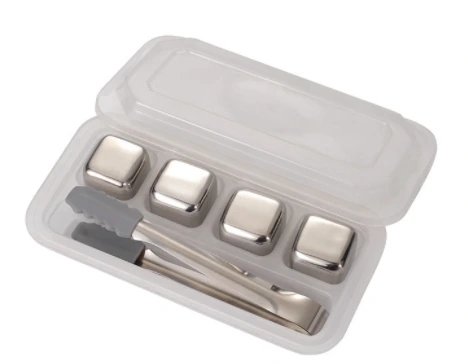 Four-cube case with tongs