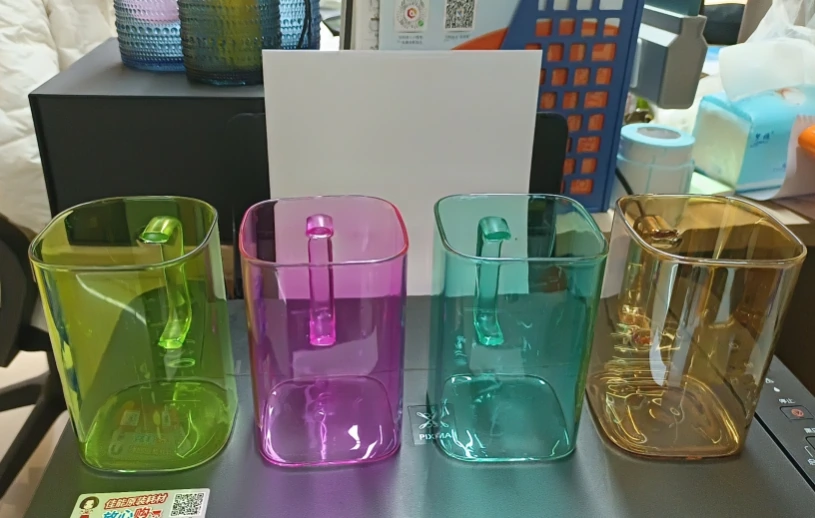 Handled-glass gift collection