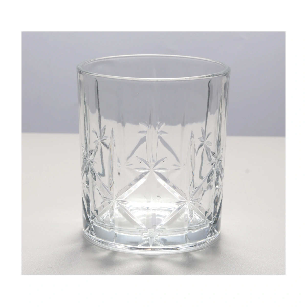 Star-pattern rocks glass