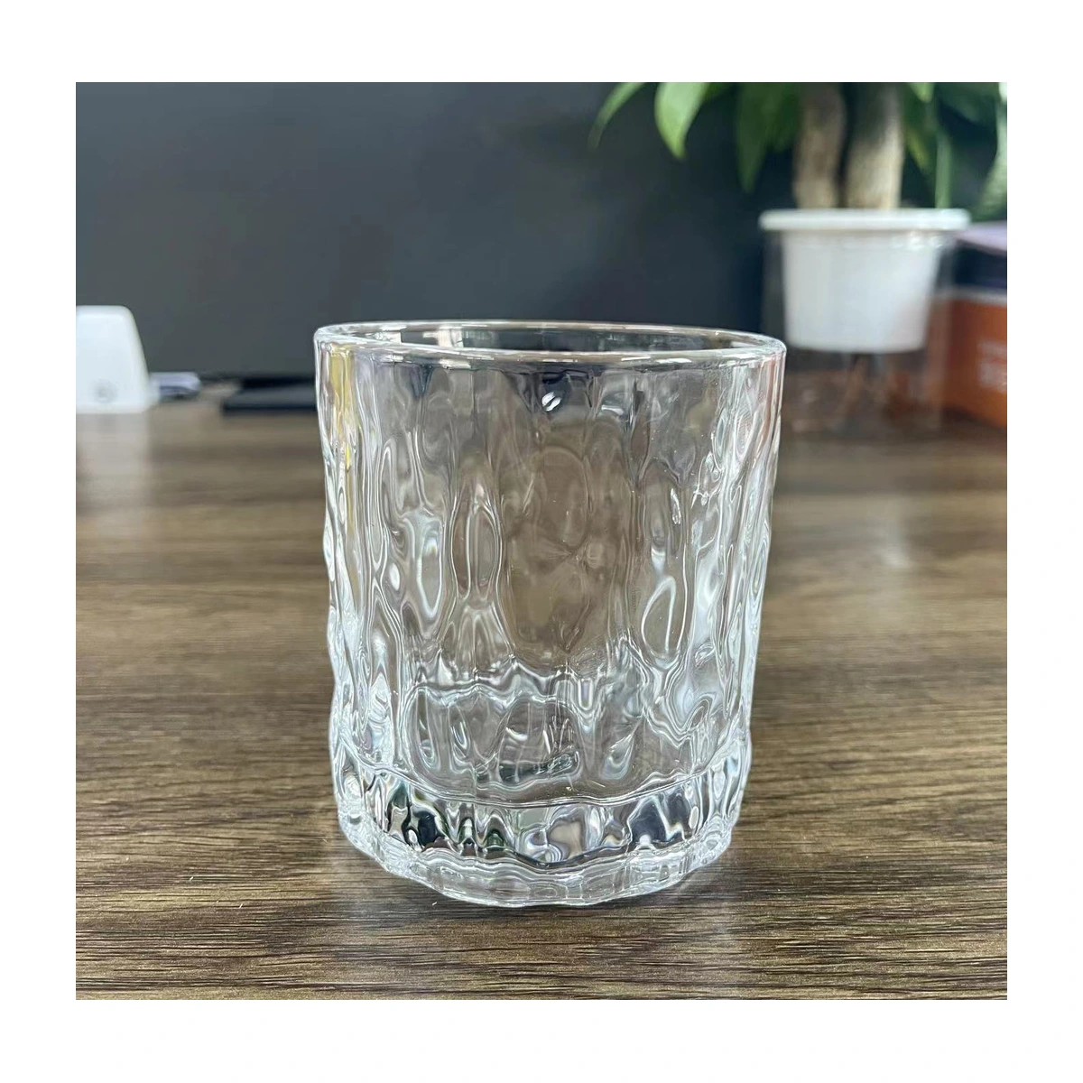 Diamond-texture tumbler