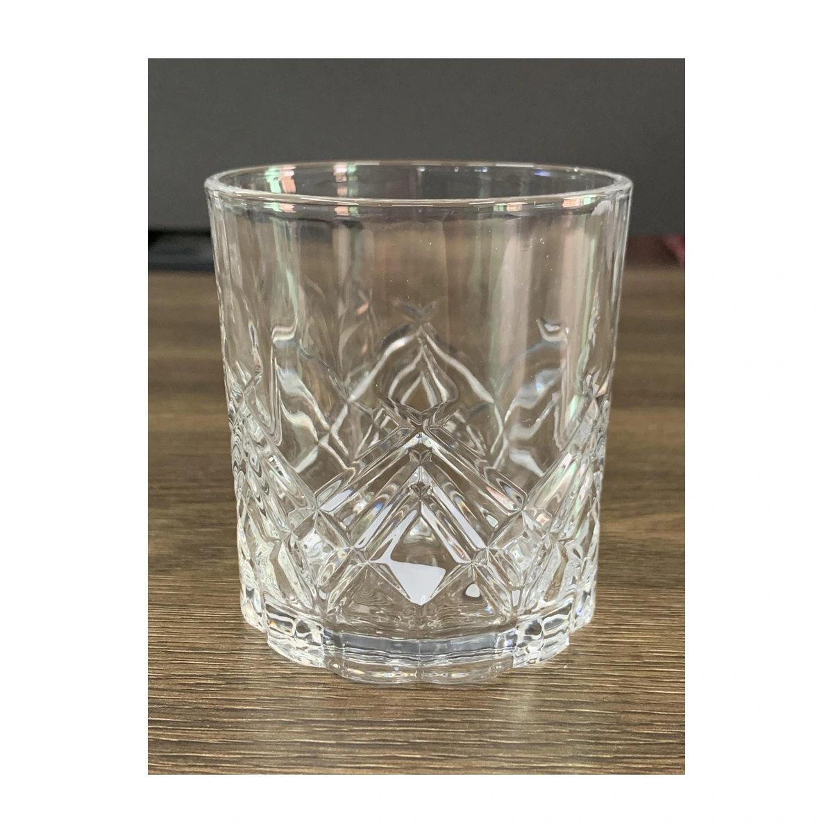 Cut-pattern tumbler