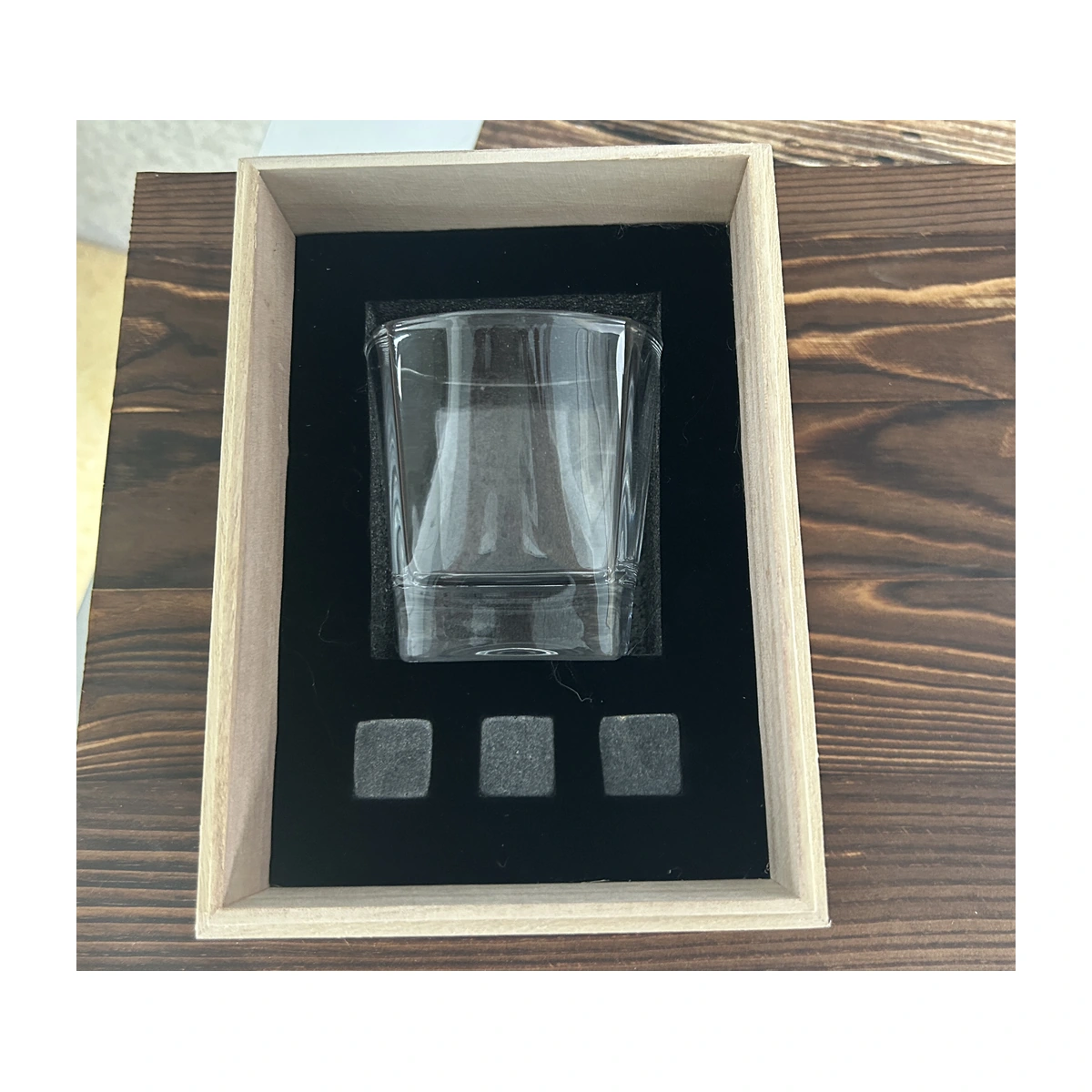 Single-glass wooden gift set