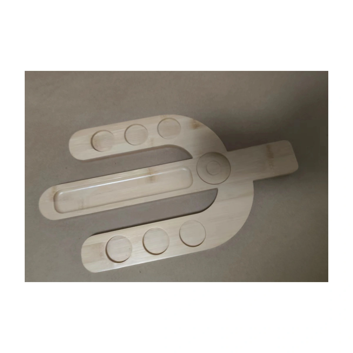 Guitar-shaped serving board