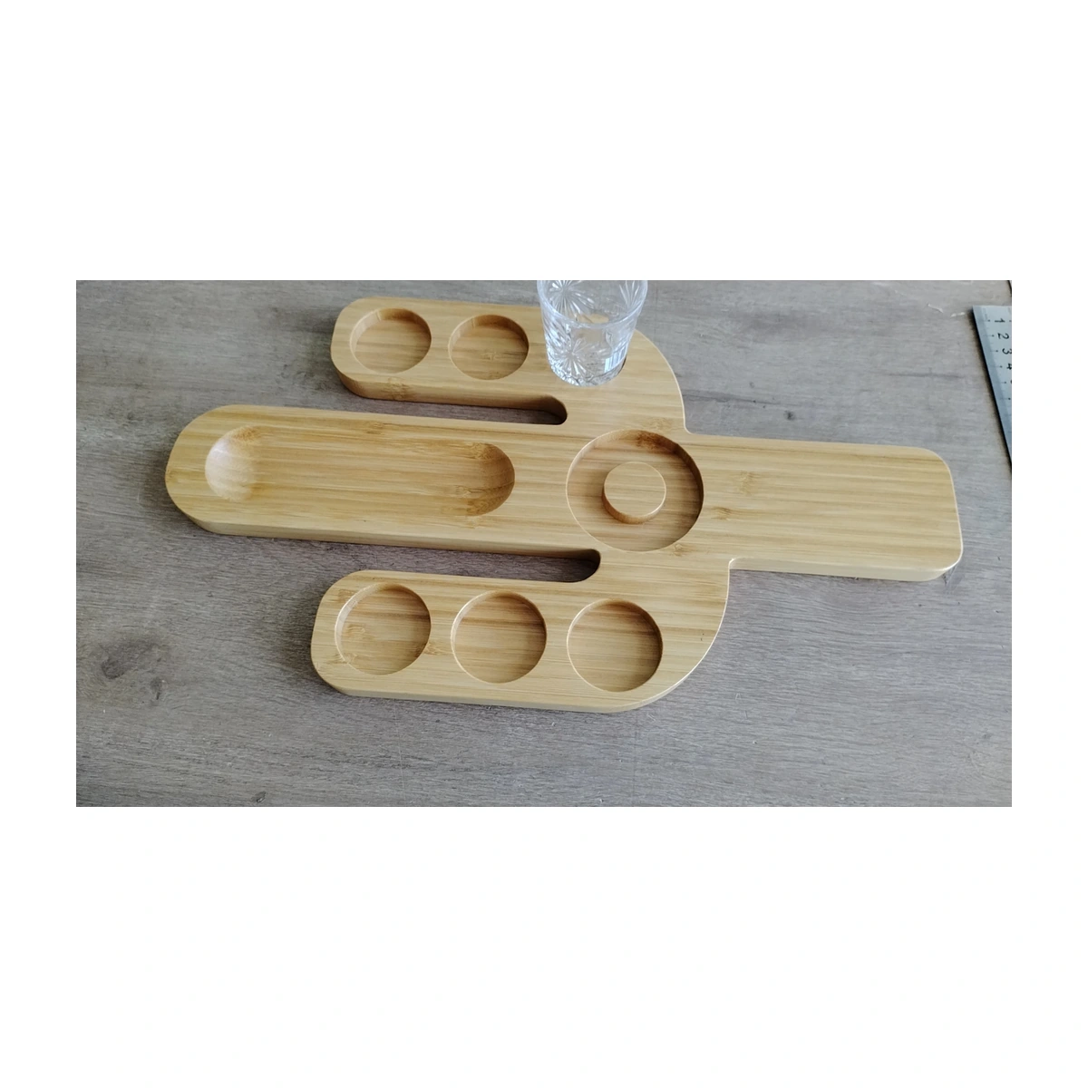 Guitar-shaped tasting tray