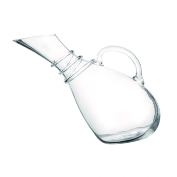 Angled wine decanter